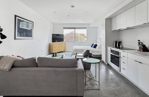 Liberty Wells Apartment | Landing | Spectacular Studio, Game Room, Gym