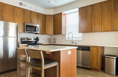 South Salt Lake Apartment | Landing | Spectacular 2BD, Courtyard, Gym