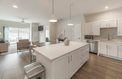 Willow Springs Apartment | Landing | Spectacular 2BD, Clubhouse, Pool
