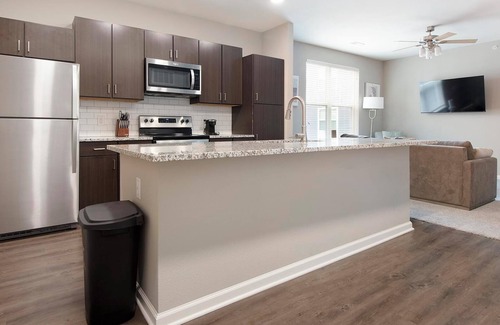 Chesterfield Apartment | Landing | Spectacular 1BD, Courtyard, Gym