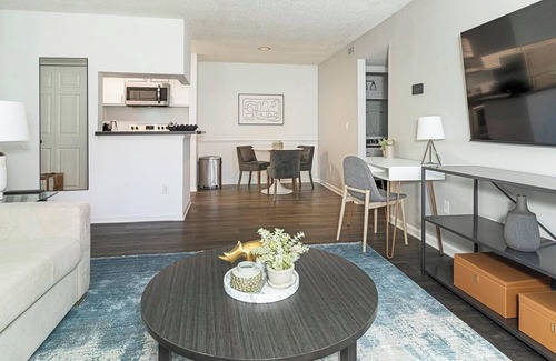 Sunbeam Apartment | Landing | Spectacular 1BD, Courtyard, Pool