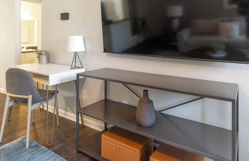 Sunbeam Apartment | Landing | Spectacular 1BD, Courtyard, Pool