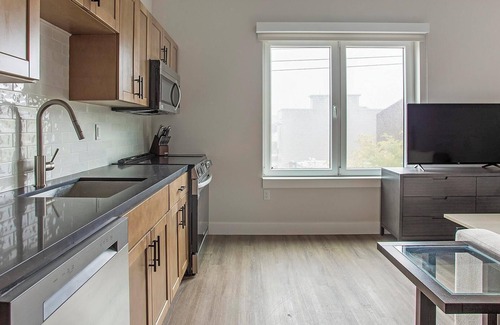 Kensington Apartment | Landing | Spectacular Studio, Clubhouse, Gym