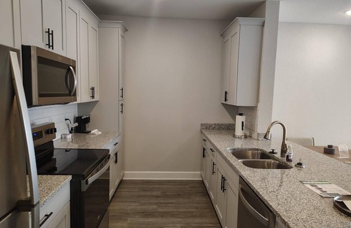 Newberry Apartment | Landing | Spectacular 1BD, Gym, Pool