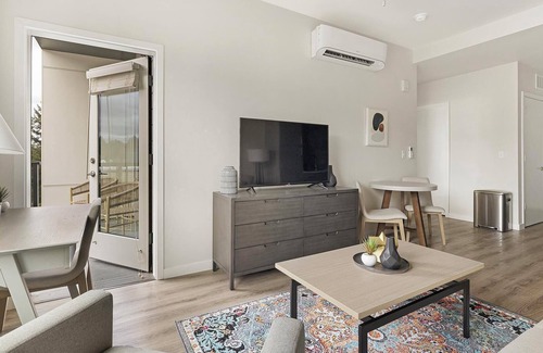 Portland Heights Apartment | Landing | Spectacular 1BD, Gym