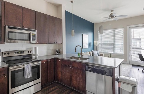 Old East Dallas Apartment | Landing | Spectacular 1BD, Gym, Yoga Studio