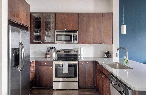 Old East Dallas Apartment | Landing | Spectacular 1BD, Gym, Yoga Studio