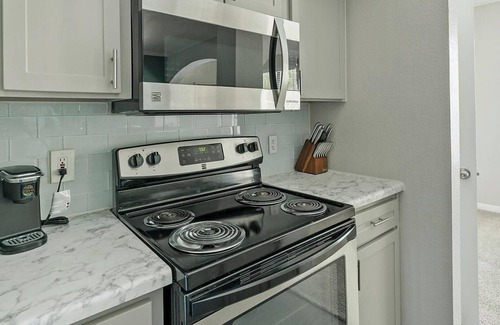 Briarforest Apartment | Landing | Spectacular 1BD, Gym, Pool