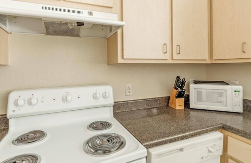 Southbelt/Ellington Apartment | Landing | Spectacular 1BD, Clubhouse, Pool