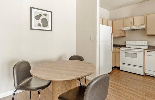 Southbelt/Ellington Apartment | Landing | Spectacular 1BD, Clubhouse, Pool