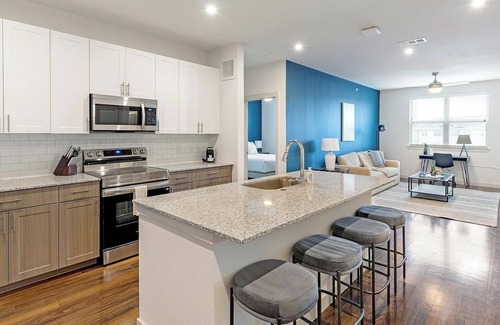 Fate Apartment | Landing | Spectacular 2BD, Pool, Clubhouse