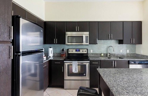 Miramar Apartment | Landing | Spectacular 2BD, Clubhouse, Gym