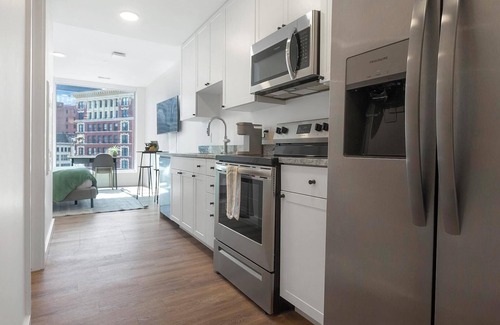 Greektown Historic District Apartment | Landing | Spectacular Studio, Clubhouse, Gym