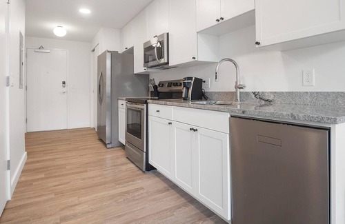 Greektown Historic District Apartment | Landing | Spectacular Studio, Gym, Clubhouse