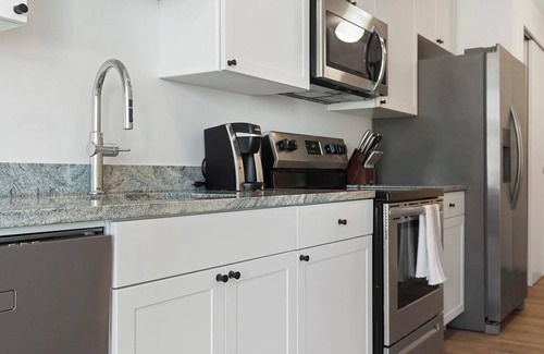 Greektown Historic District Apartment | Landing | Spectacular Studio, Clubhouse, Gym