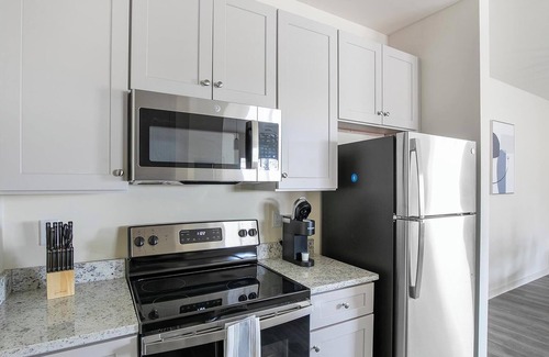 Fort Worth Apartment | Landing | Spectacular 1BD, Pool, Gym