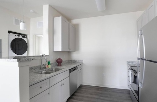 Fort Worth Apartment | Landing | Spectacular 1BD, Pool, Gym