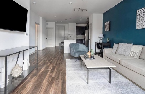 Wetmore Apartment | Landing | Spectacular 1BD, Courtyard, Game Room
