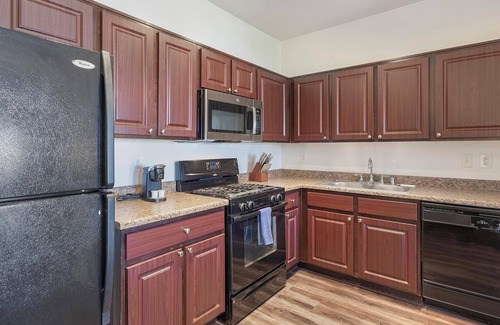 Sunrise Manor Apartment | Landing | Stunning 1BD, Gym
