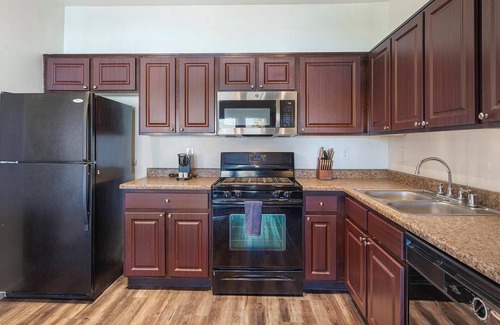 Sunrise Manor Apartment | Landing | Stunning 1BD, Gym