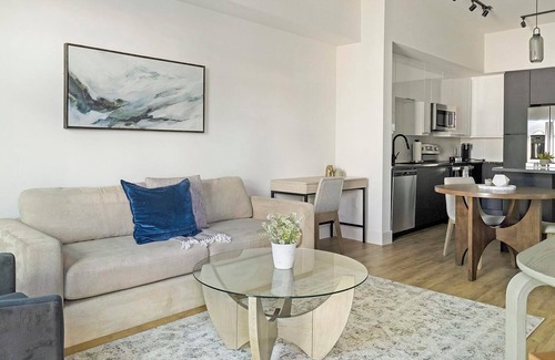Providencia Park Apartment | Landing | Stunning 1BD, Pool, Clubhouse