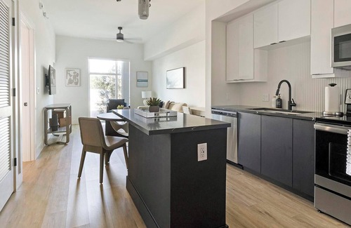 Providencia Park Apartment | Landing | Stunning 1BD, Pool, Clubhouse