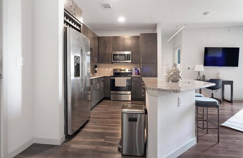 Wetmore Apartment | Landing | Stunning 1BD, Gym, Pool