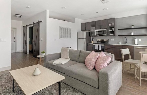 Denton Apartment | Landing | Stunning 1BD, Courtyard, Clubhouse