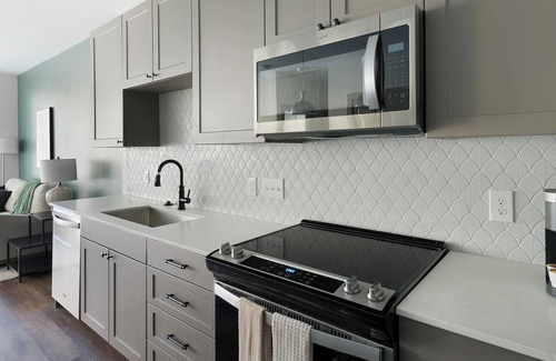Houston Apartment | Landing | Stunning 1BD, Gym, Courtyard