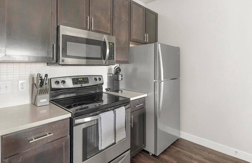 Katy Apartment | Landing | Stunning 1BD, Gym, Courtyard