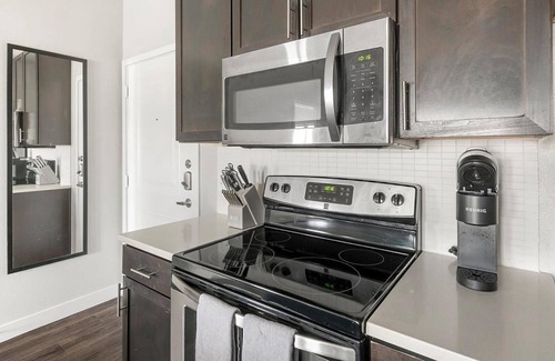 Katy Apartment | Landing | Stunning 1BD, Gym, Courtyard