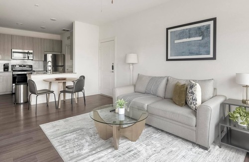 River Ranch Apartment | Landing | Stunning 1BD, Gym, Clubhouse