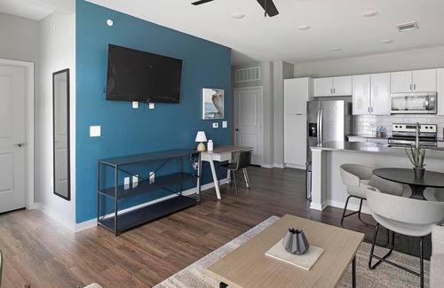 Madison Apartment | Landing | Stunning 1BD, Pool, Gym