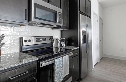 Austin Apartment | Landing | Stunning 1BD, Pool, Gym