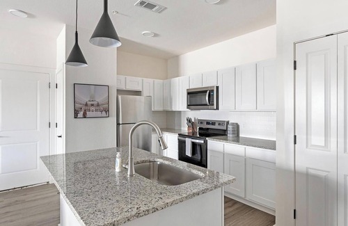 Venus Apartment | Landing | Stunning 1BD, Pool, Clubhouse
