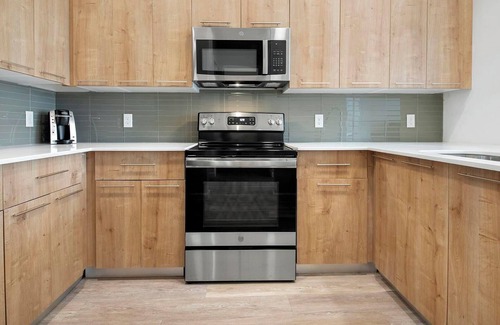 Florida Center Apartment | Landing | Stunning 2BD, Gym, Yoga Studio