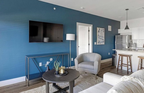 Venus Apartment | Landing | Stunning 2BD, Gym, Clubhouse