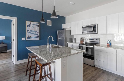 Venus Apartment | Landing | Stunning 2BD, Gym, Clubhouse