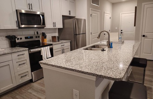 Newberry Apartment | Landing | Stunning 2BD, Pool, Gym