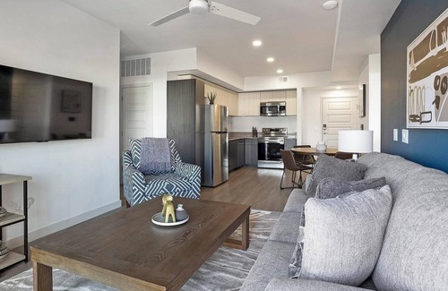 North Mountain Apartment | Landing | Stunning 2BD, Pool, Gym