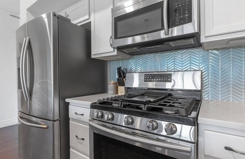 Little Italy Apartment | Landing | Stunning 2BD, Gym