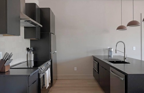 Inglewood Apartment | Landing | Stunning 2BD, Rooftop Lounge