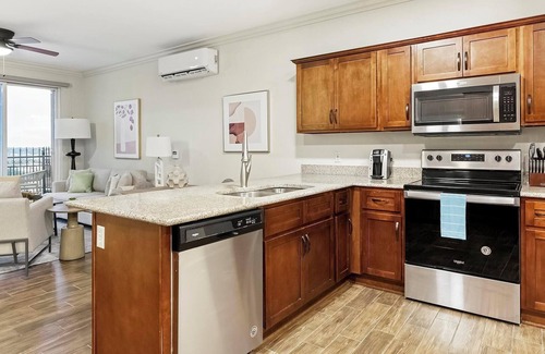 Overland Park Apartment | Landing | Stunning 3BD, Clubhouse, Gym