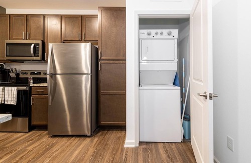 San Marco Apartment | Landing | Stylish 1BD, Pool, Clubhouse