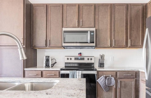 San Marco Apartment | Landing | Stylish 1BD, Pool, Clubhouse