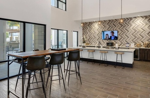 San Marco Apartment | Landing | Stylish 1BD, Pool, Clubhouse