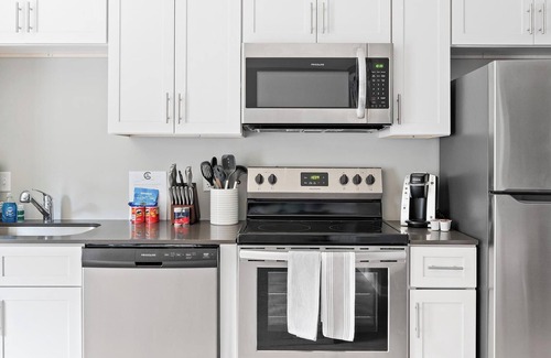 Nashville Apartment | Landing | Stylish 1BD, Clubhouse, Gym