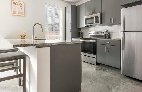 Downtown St. Louis Apartment | Landing | Stylish 1BD, Courtyard, Gym