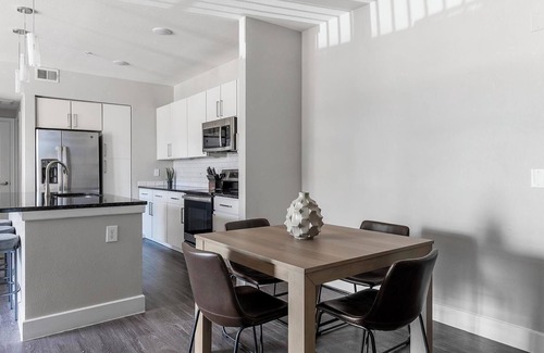 Allen Apartment | Landing | Stylish 1BD, Gym, Clubhouse