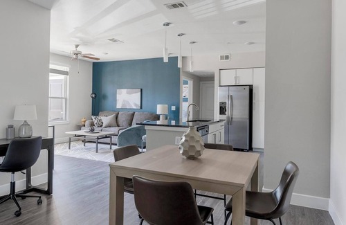 Allen Apartment | Landing | Stylish 1BD, Gym, Clubhouse